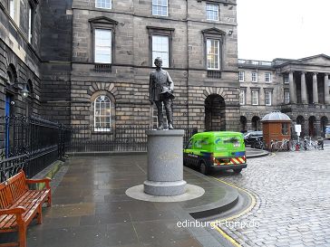 James Braidwood Memorial Statue am Parliament Square, People's Story Edinburgh